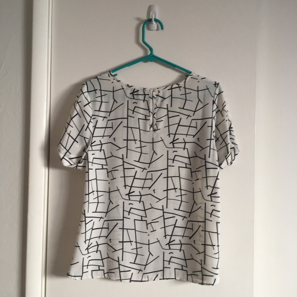 Abstract Pattern Top - Picture 2 of 3